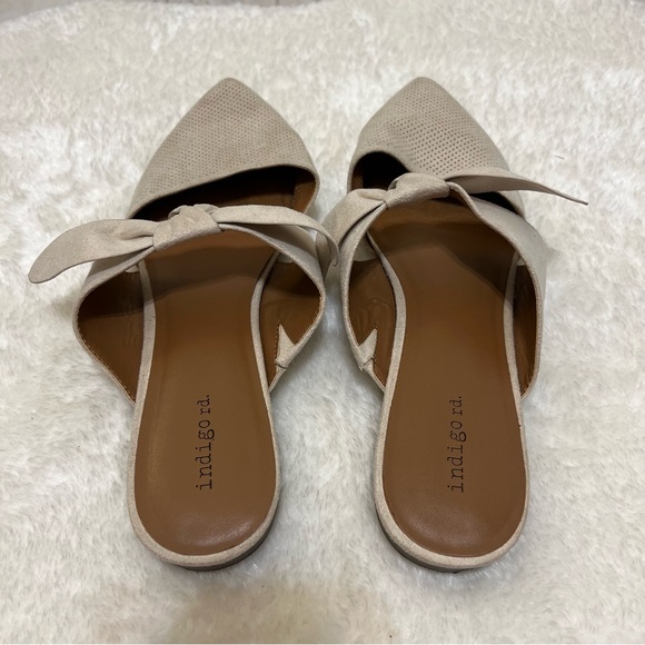 Excellent Condition Indigo Rd. Bow Flats - Picture 3 of 4